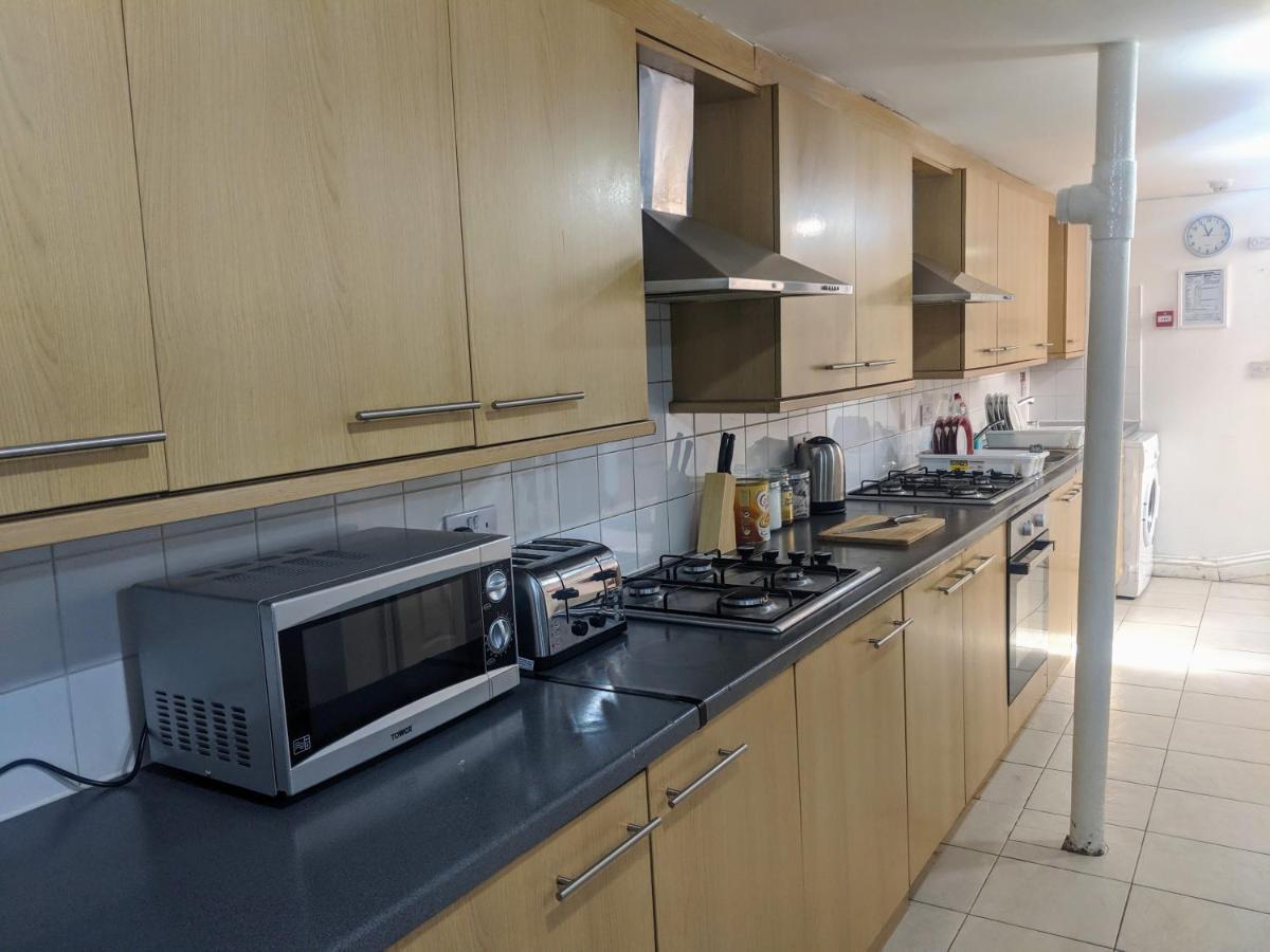 Alexandra Contractor House - Free Parking For Large Vans, Free Wifi & Netflix By Firoz Property Management 奥尔德肖特 外观 照片