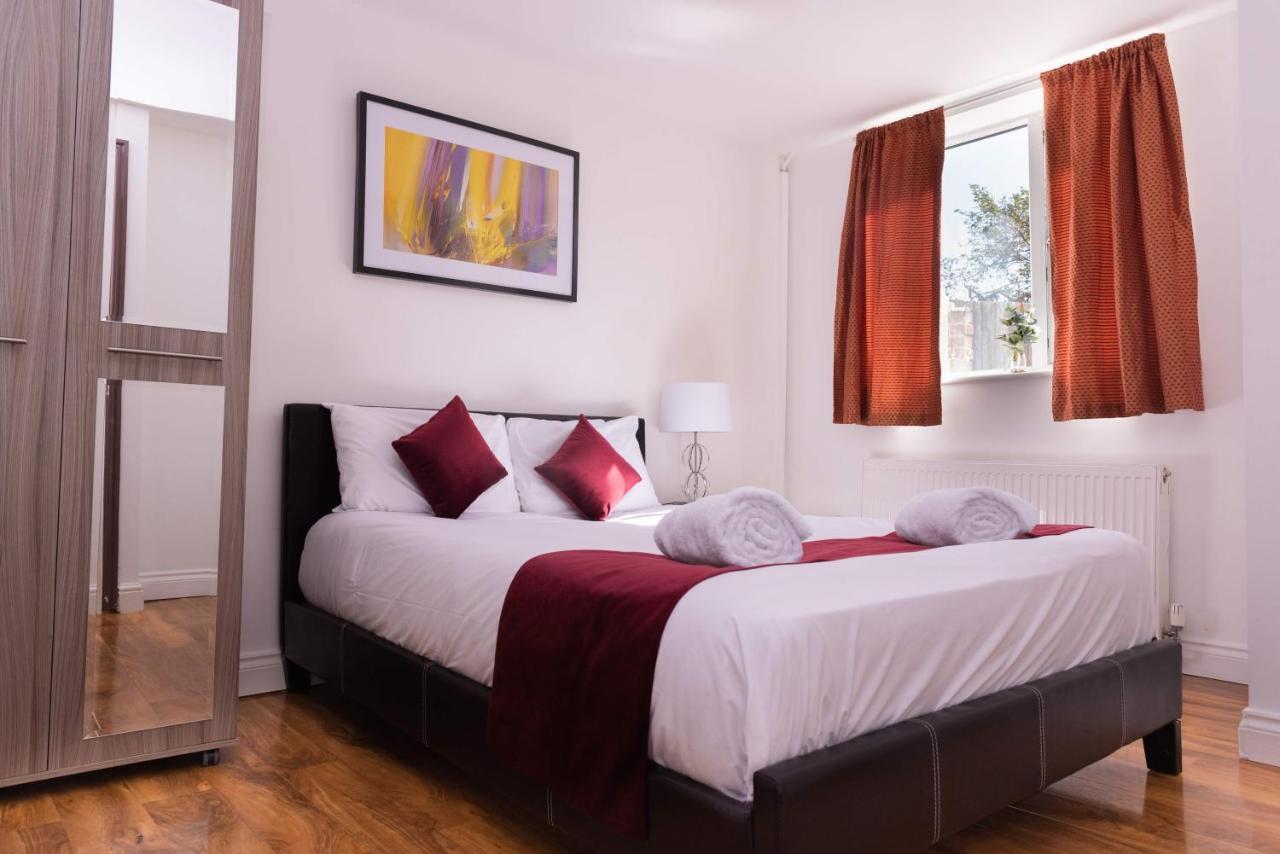 Alexandra Contractor House - Free Parking For Large Vans, Free Wifi & Netflix By Firoz Property Management 奥尔德肖特 外观 照片