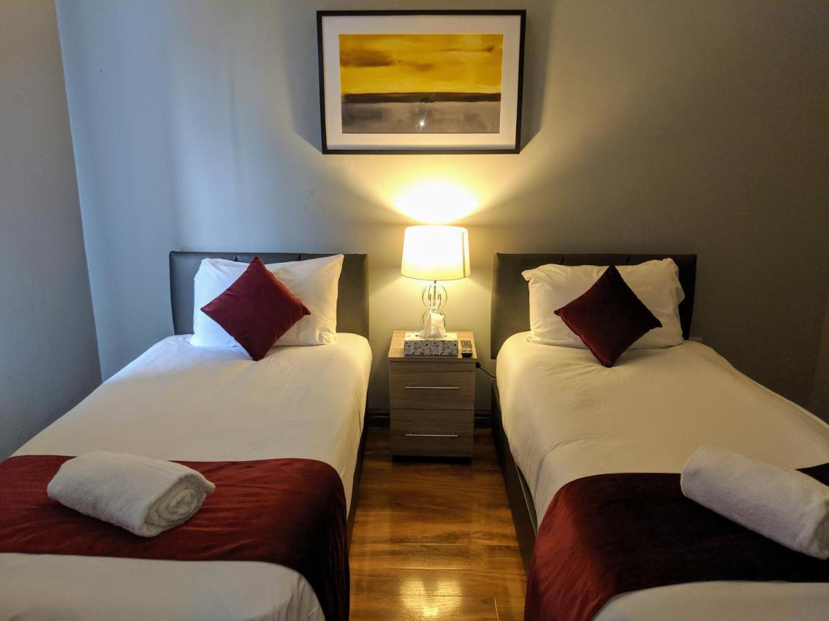 Alexandra Contractor House - Free Parking For Large Vans, Free Wifi & Netflix By Firoz Property Management 奥尔德肖特 外观 照片