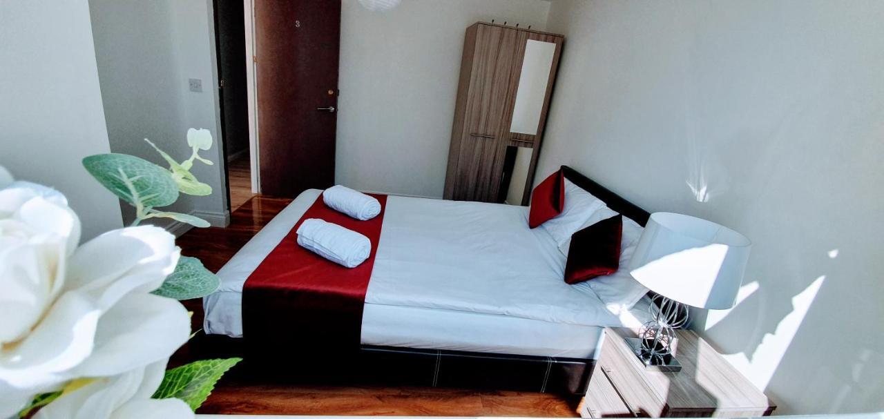 Alexandra Contractor House - Free Parking For Large Vans, Free Wifi & Netflix By Firoz Property Management 奥尔德肖特 外观 照片